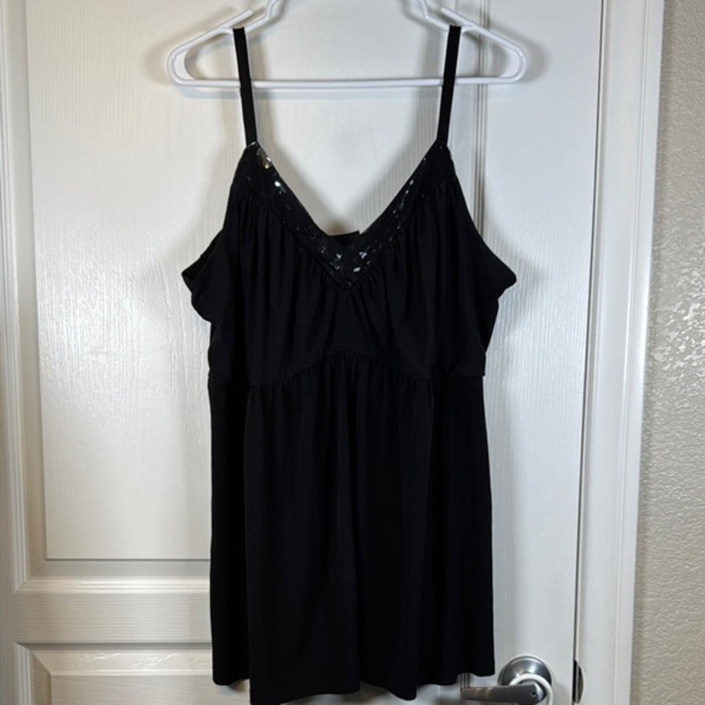 Torrid Black Sequin V-Neck Cami Adjustment Strap Size 4/4X EUC #5505